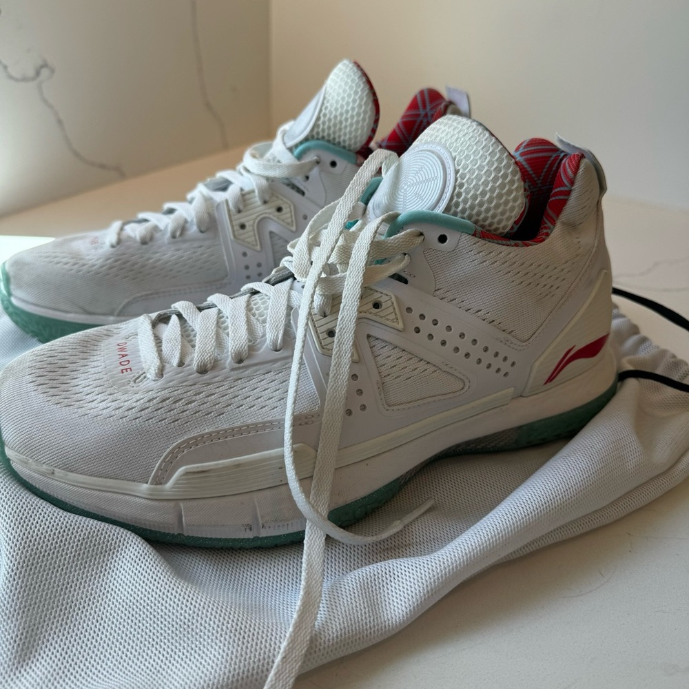 Way of Wade 5 City Flag of Chicago Mens Sneaker